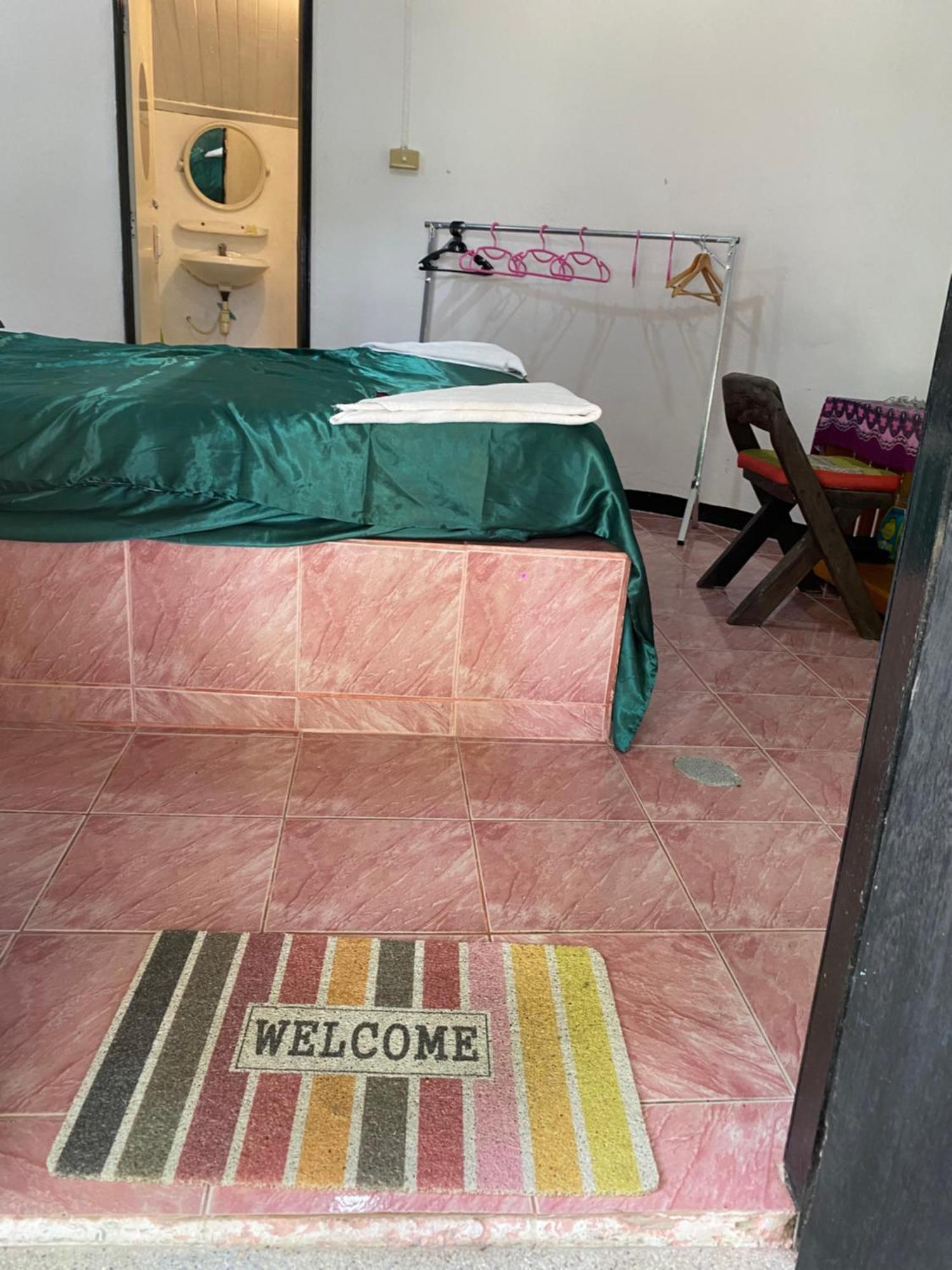 Hutofhappiness Apartment Thongsala Exterior photo